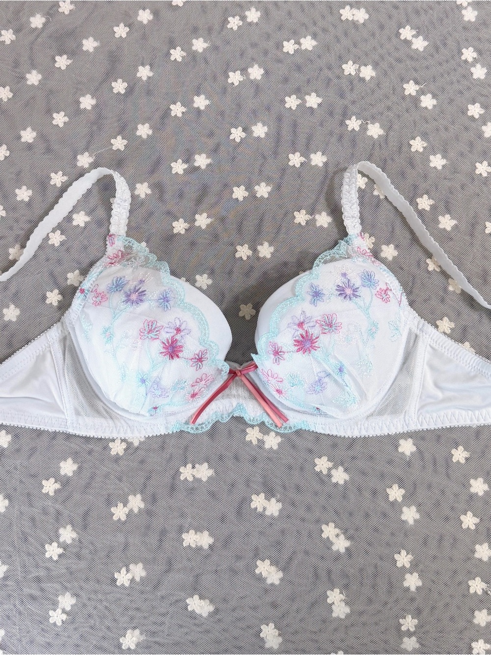 US-32B, C/JP-D70 Japanese Brand Wacoal Lavenders Floral Embroidery Push Up Bra